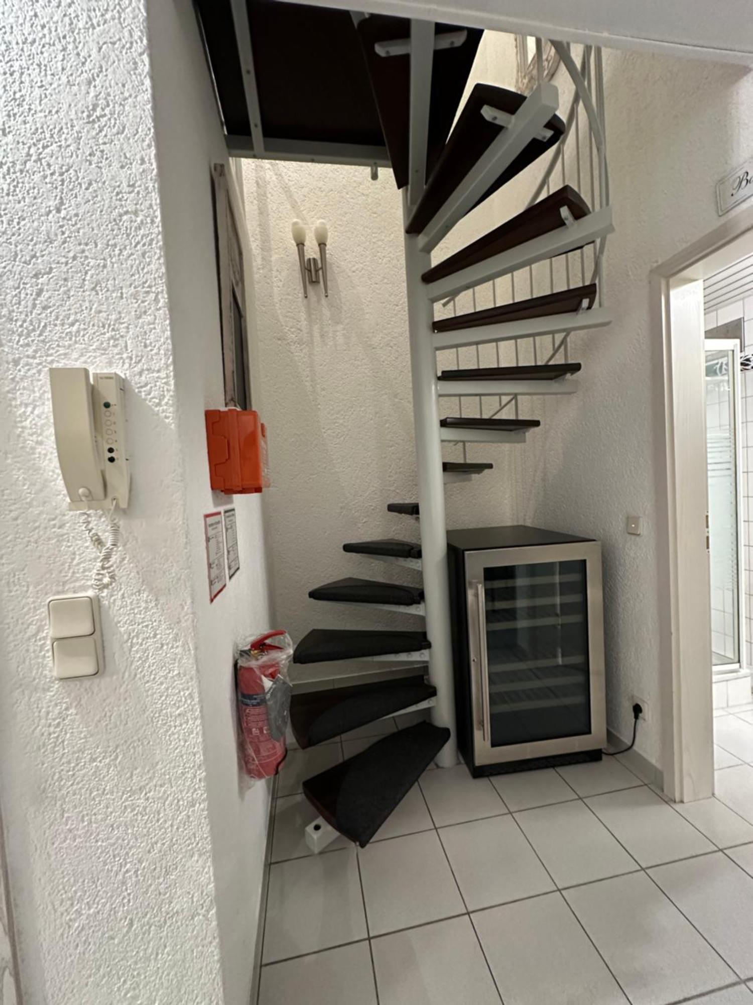 Zentrale Maisonette Mit Buero & Parkplatz Griesheim  Exteriör bild