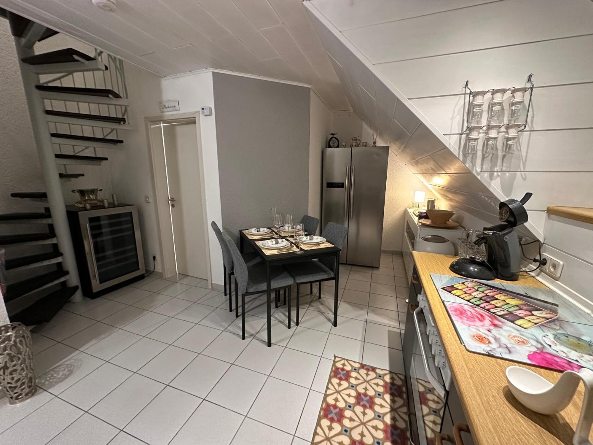 Zentrale Maisonette Mit Buero & Parkplatz Griesheim  Exteriör bild