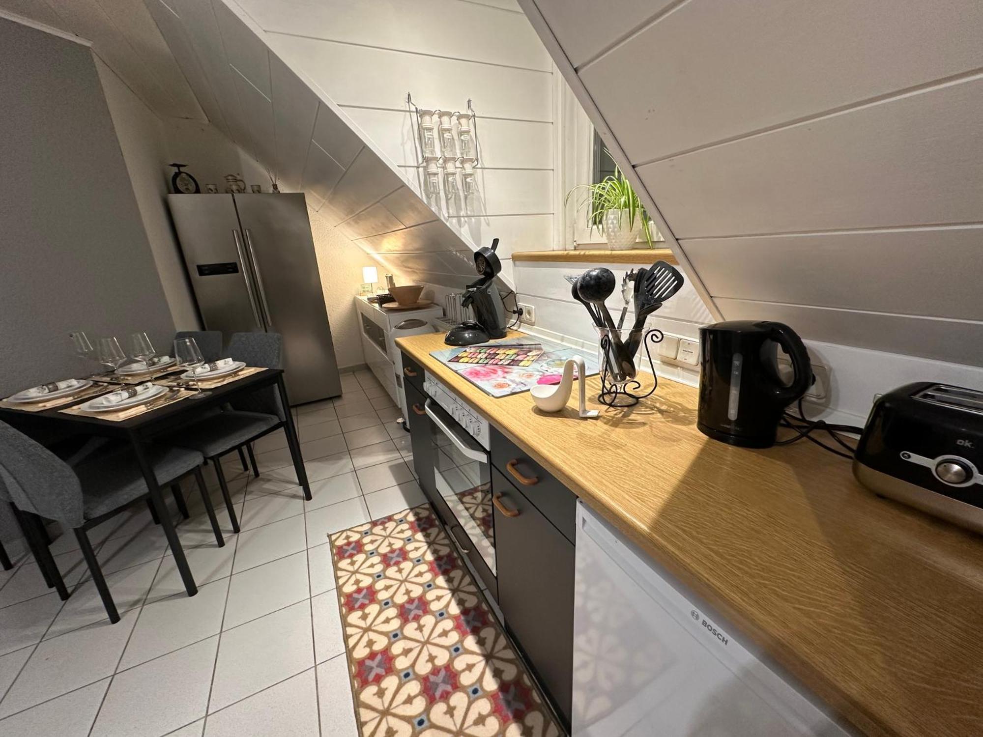 Zentrale Maisonette Mit Buero & Parkplatz Griesheim  Exteriör bild
