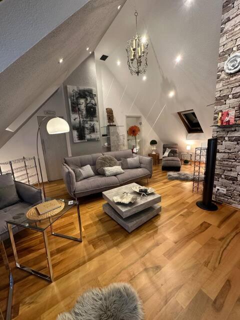 Zentrale Maisonette Mit Buero & Parkplatz Griesheim  Exteriör bild