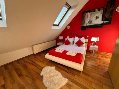 Zentrale Maisonette Mit Buero & Parkplatz Griesheim  Exteriör bild